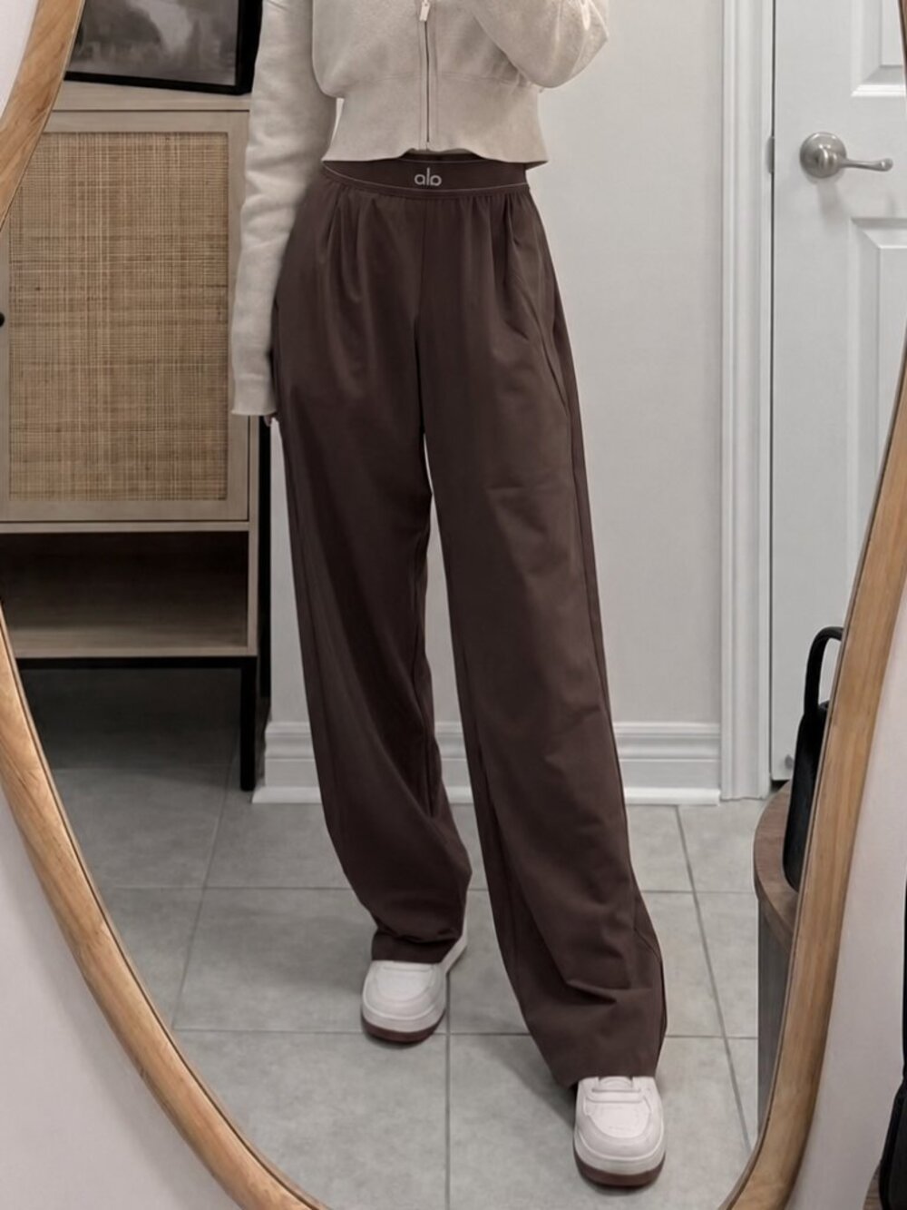 Brand New ALO Yoga Straight Leg Trousers, Coffee Brown🤲🤎Regular 30 inches
